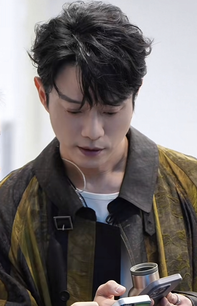 韩国有李钟硕 中国有张栋梁 哥 你真的很棒诶[打call][打call]