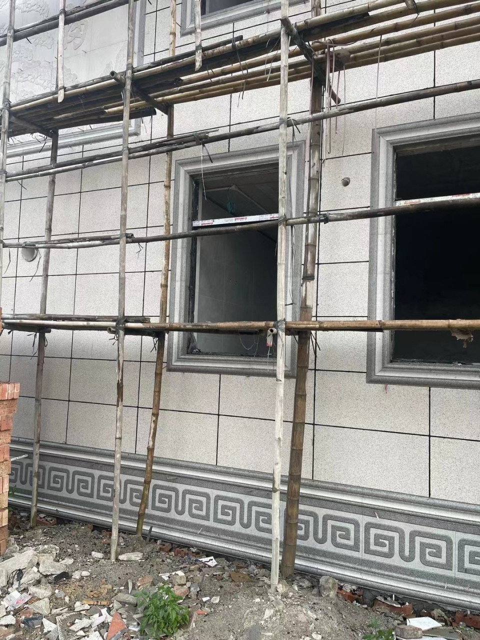 农村自建房瓷砖也可以铺贴新中式效果300x600外墙砖400x400罗马柱墙裙