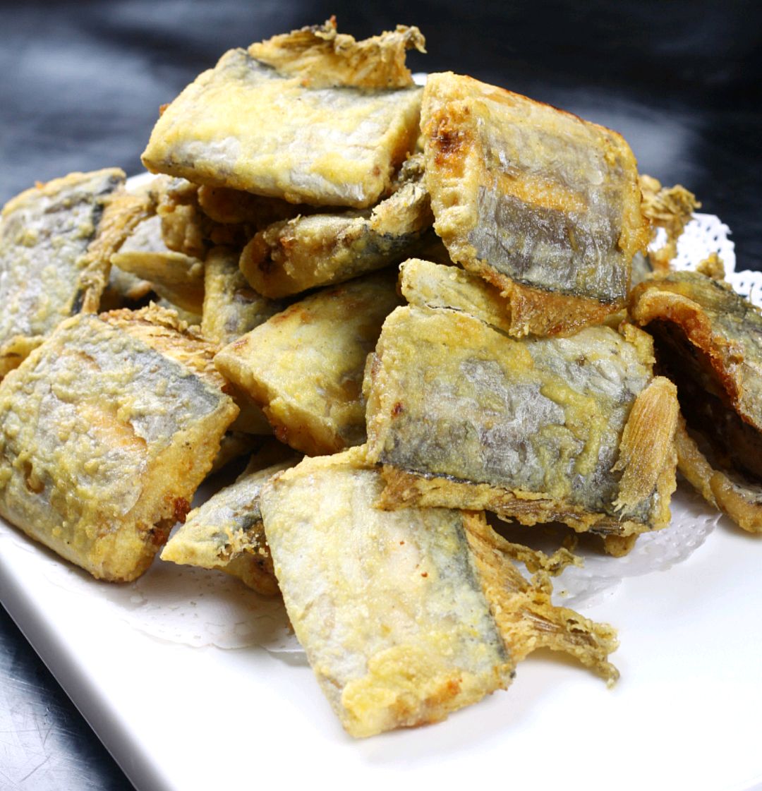 家常风味的炸带鱼段,外酥里嫩,色泽金黄,营养丰富