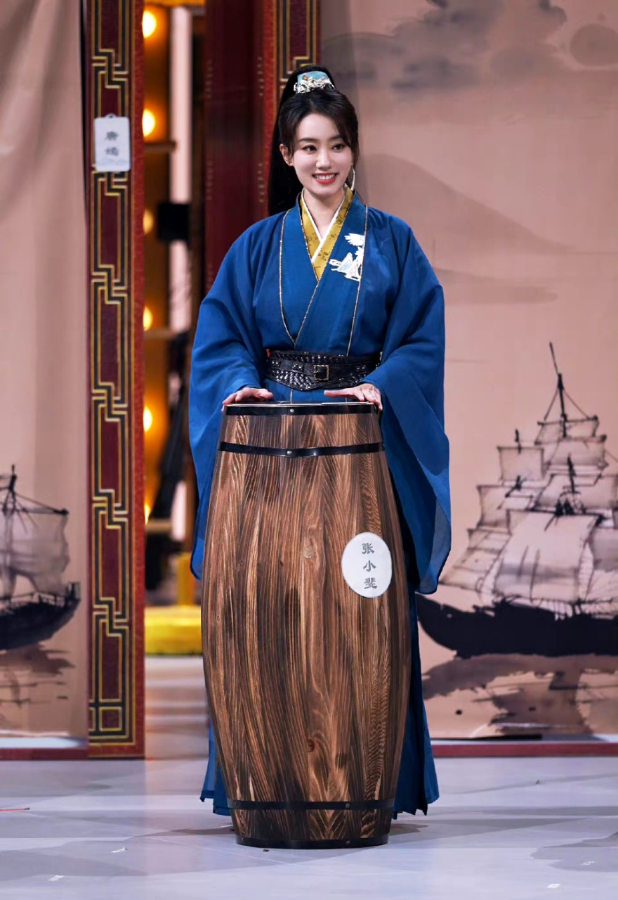 张小斐的古装妆造,身形气韵都到位了[期待][期待].