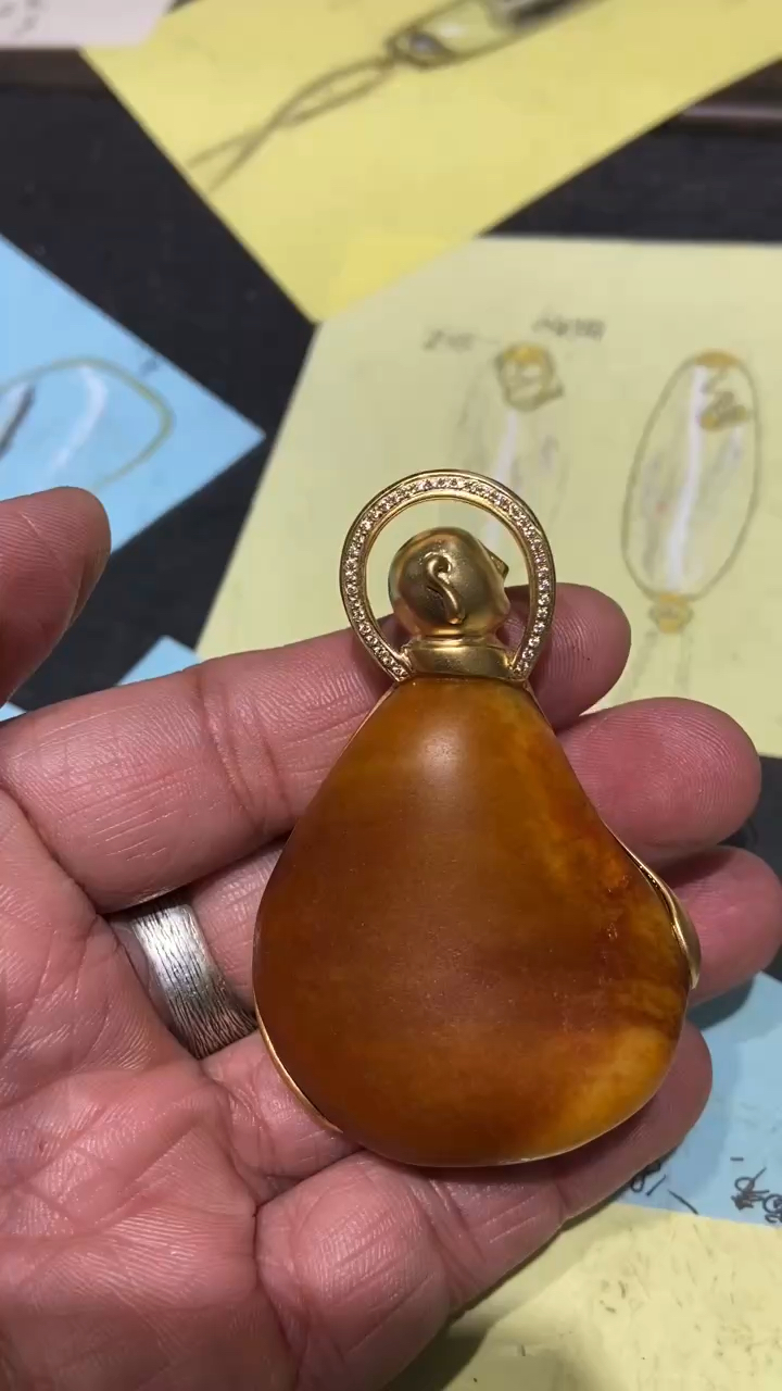 和田玉籽料包金挂件