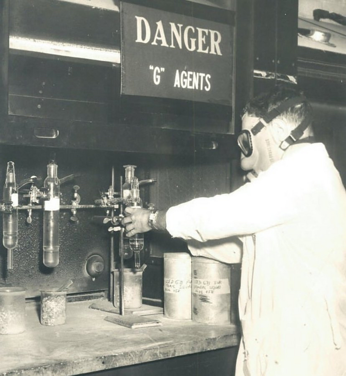 1948 年至 1975 年间,美国陆军利用前纳粹科学家协助进行实验,使大约