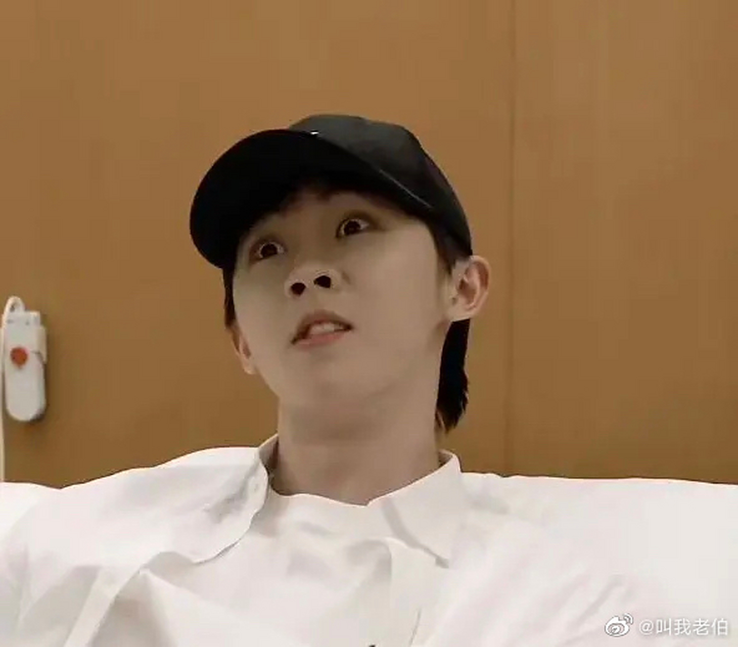 时代少年团马嘉祺的脸型真的是倒三角的,好小的眼睛,好圆的鼻孔