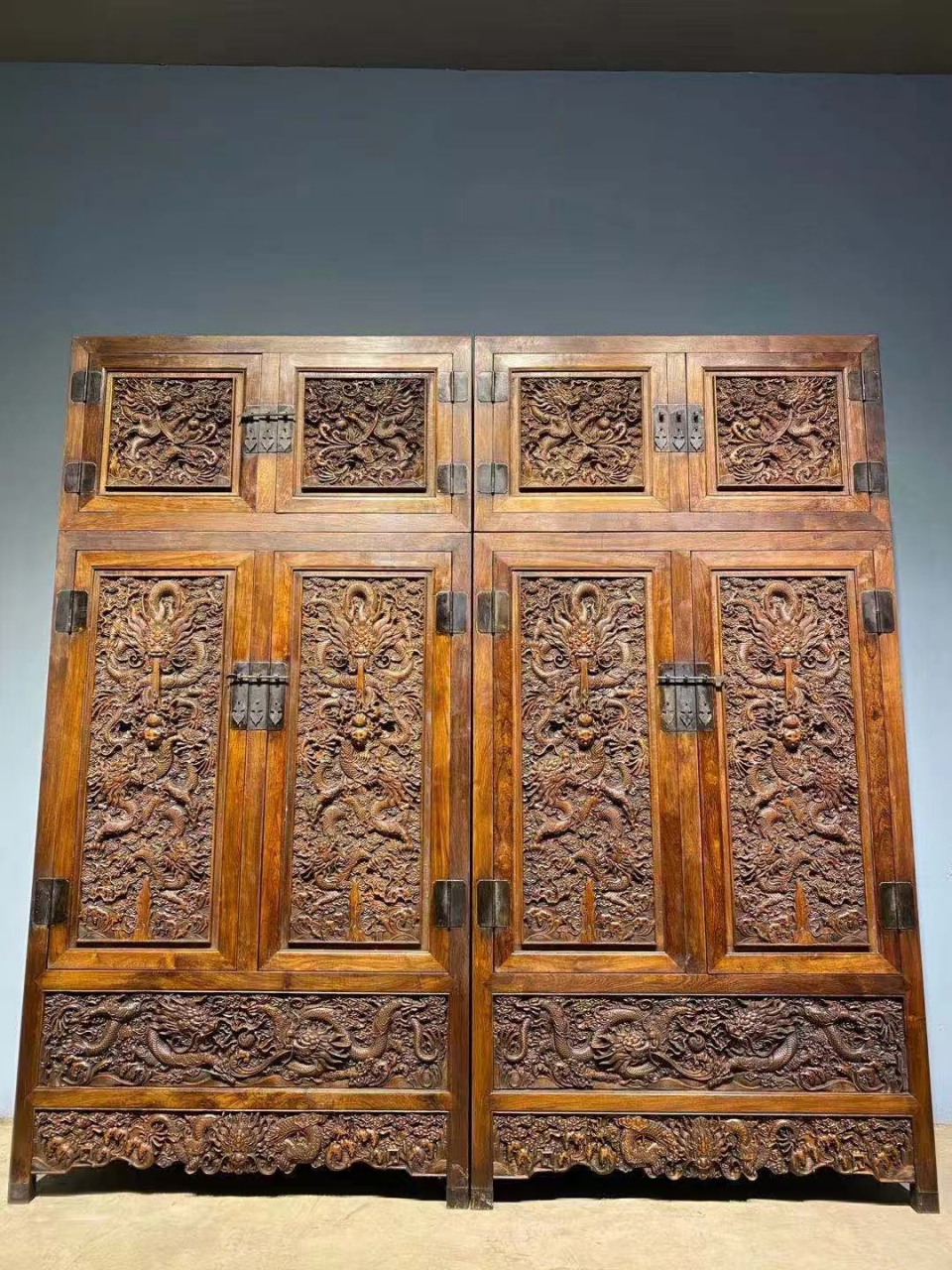 黄花梨特大顶箱柜