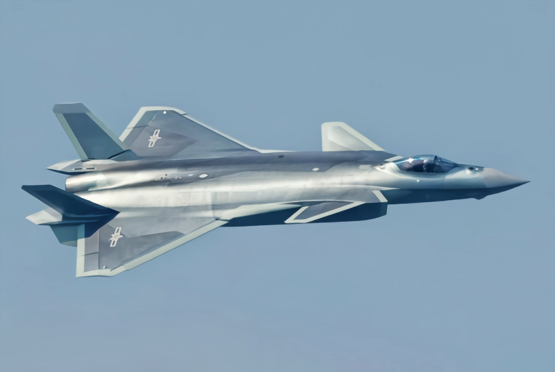 歼20作为中国首款四代隐身战斗机,质感与科技直接拉满,做工与用料都是