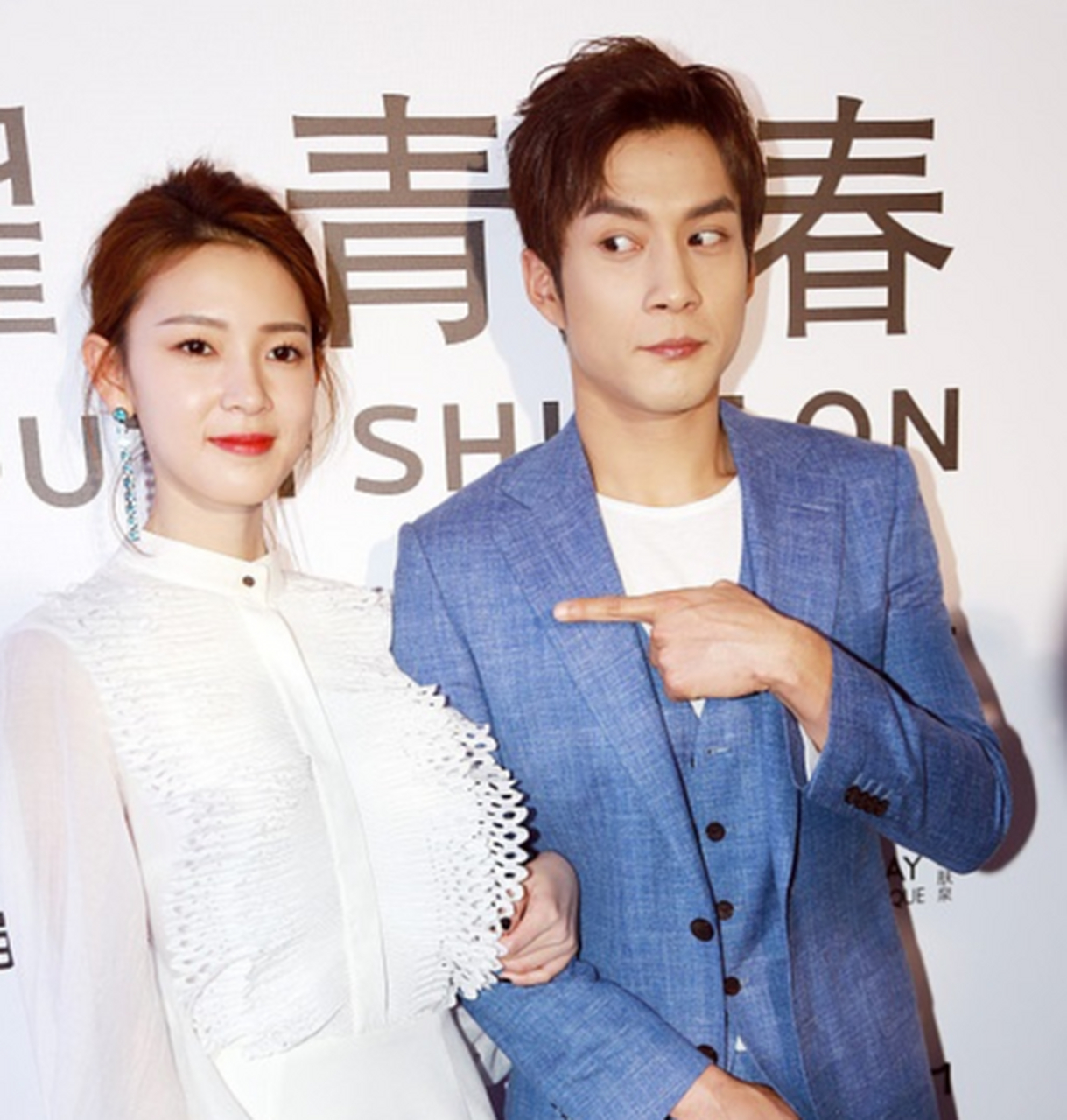 陈瑶和韩东君是好友,曾一起参演电视剧《无心法师》.