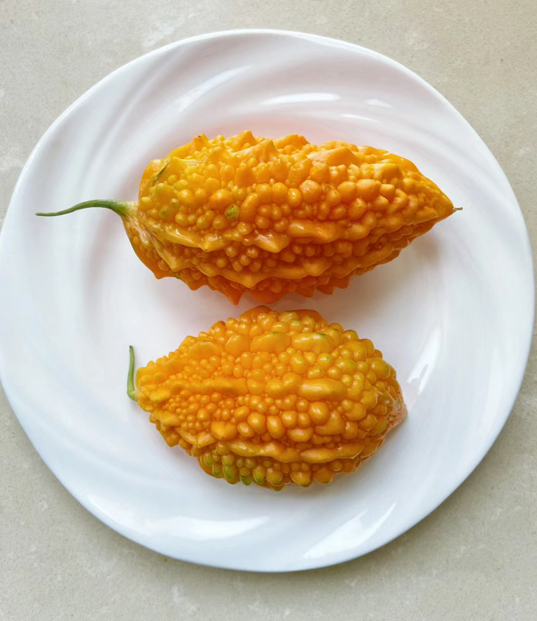 你们叫它什么?我们叫吊瓜.昨天散步,路上碰到有人在路边卖,买了几个