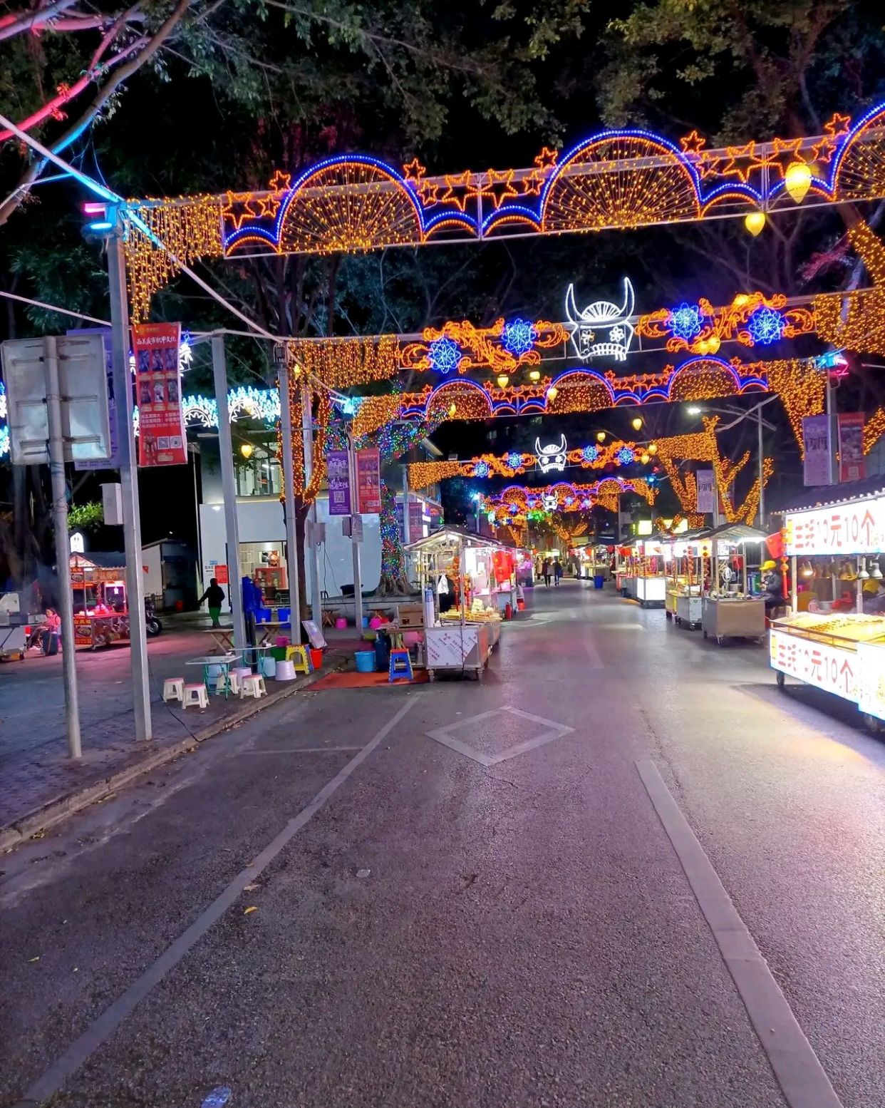 南宁西关夜市,如今越来越难了,对此大家怎么看?