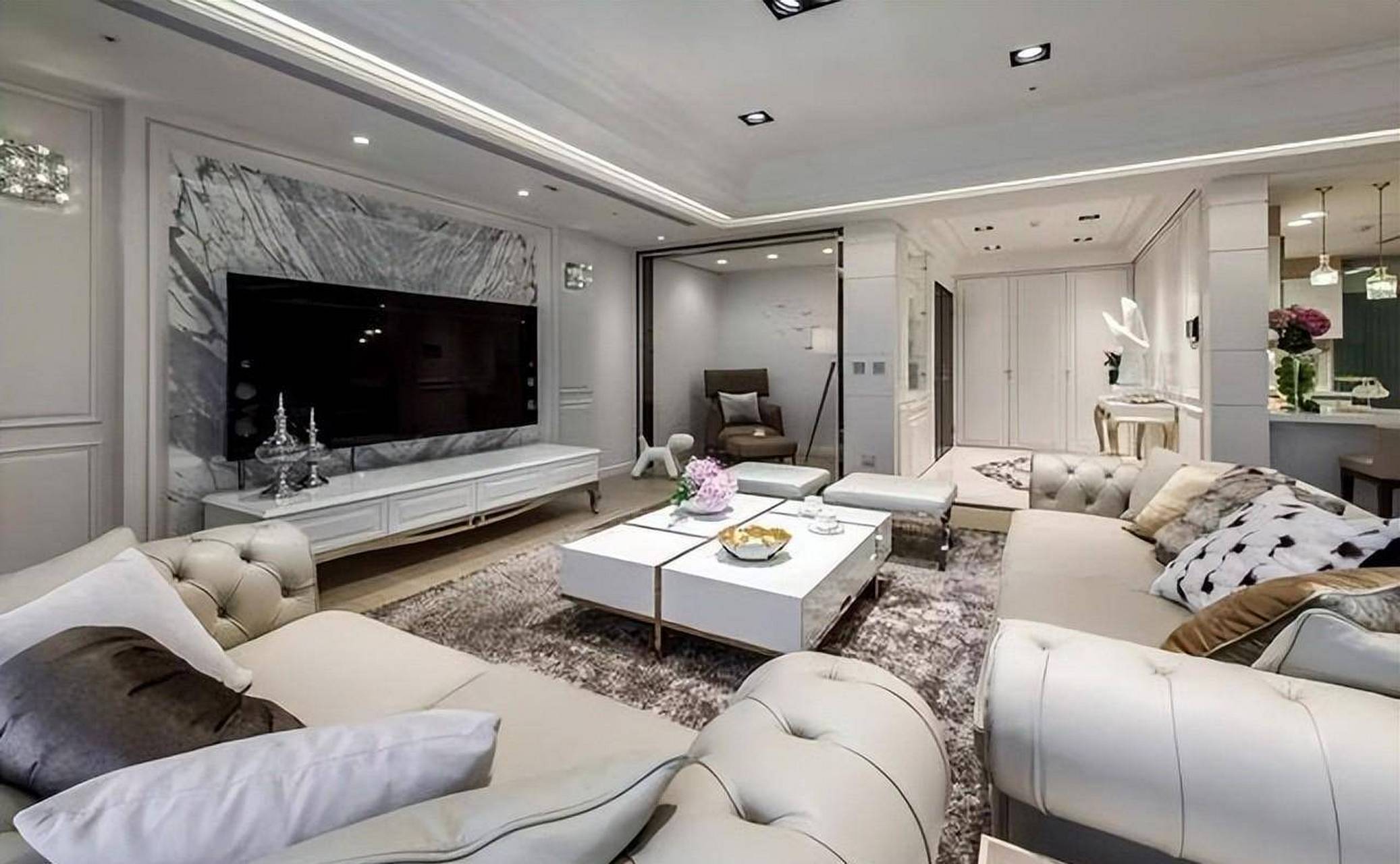 鹿晗家白色欧式豪宅非,看电视仿佛身临私人影院  鹿晗的豪宅是欧式