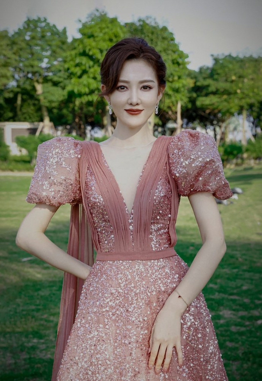 美女主持人郭玮