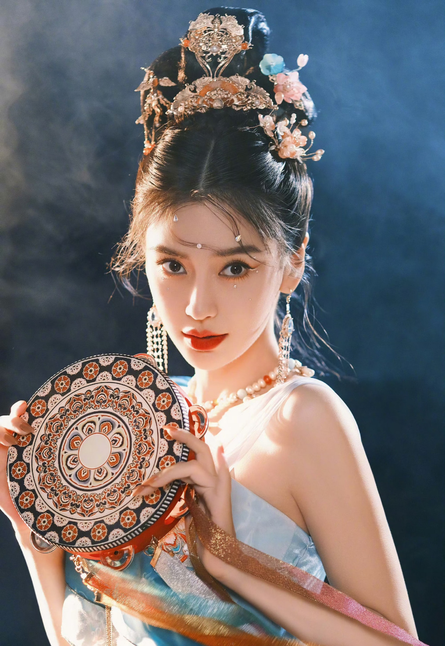 杨颖这装扮确实挺仙的.#娱乐最前沿# #百家聊热点# #杨颖