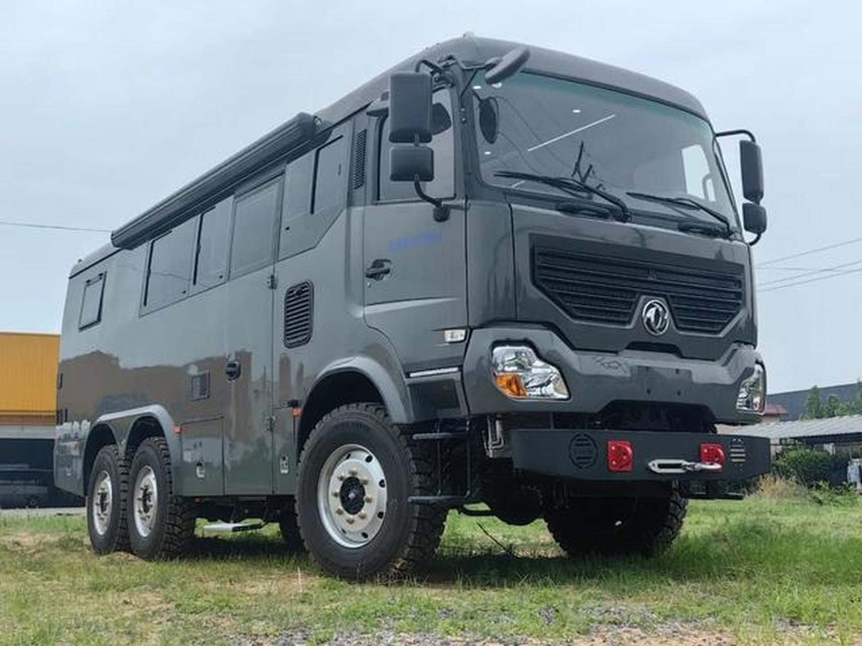 六驱越野房车东风霸王龙,荒野求生利器,也是你畅游天下最佳选择#百度