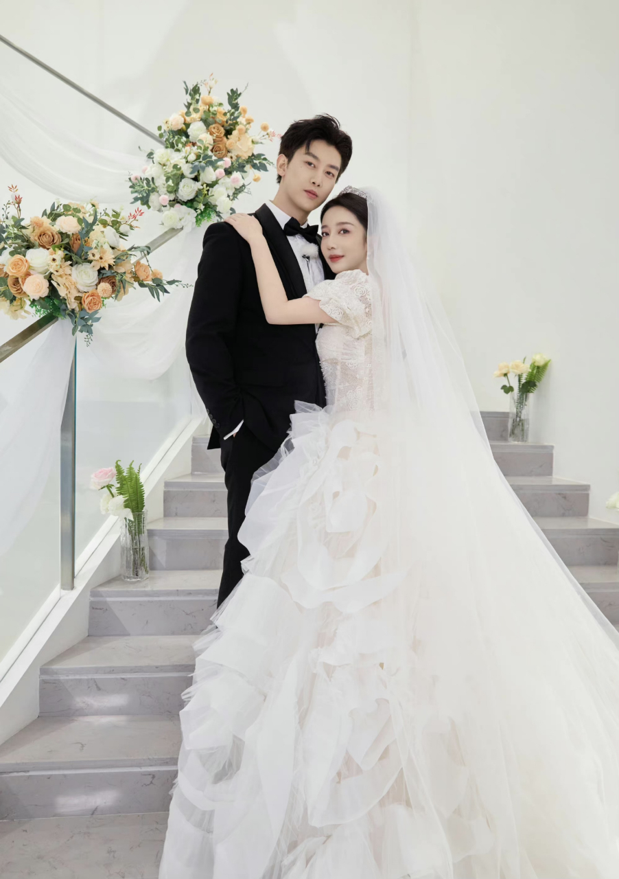 娱乐圈终于有爱豆要结婚了[awsl] 周艺轩陈梦瑶在综艺里拍了结婚照