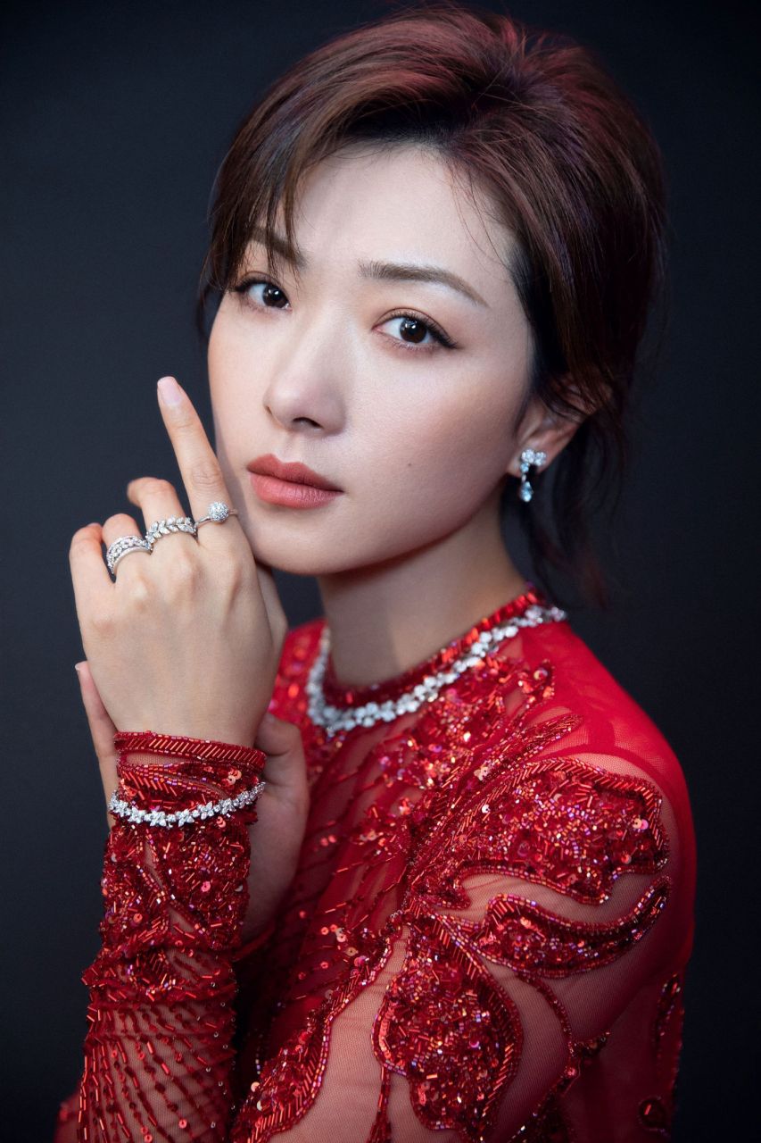 娴静端庄,温婉可人!#明星# #美女# #气质