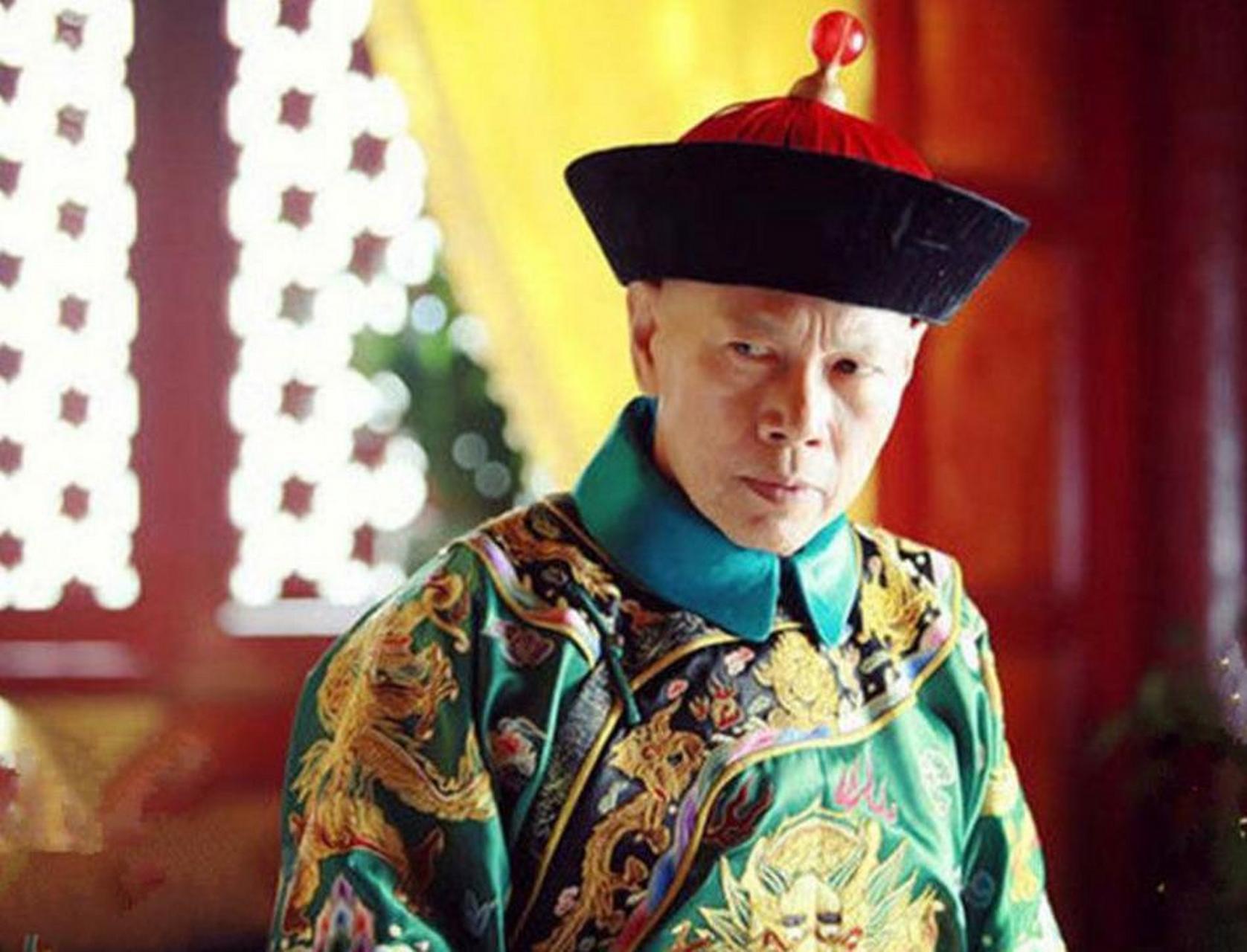 大太监李莲英征服慈禧,全靠这三样绝活: 第一个绝活:梳得一手好头.
