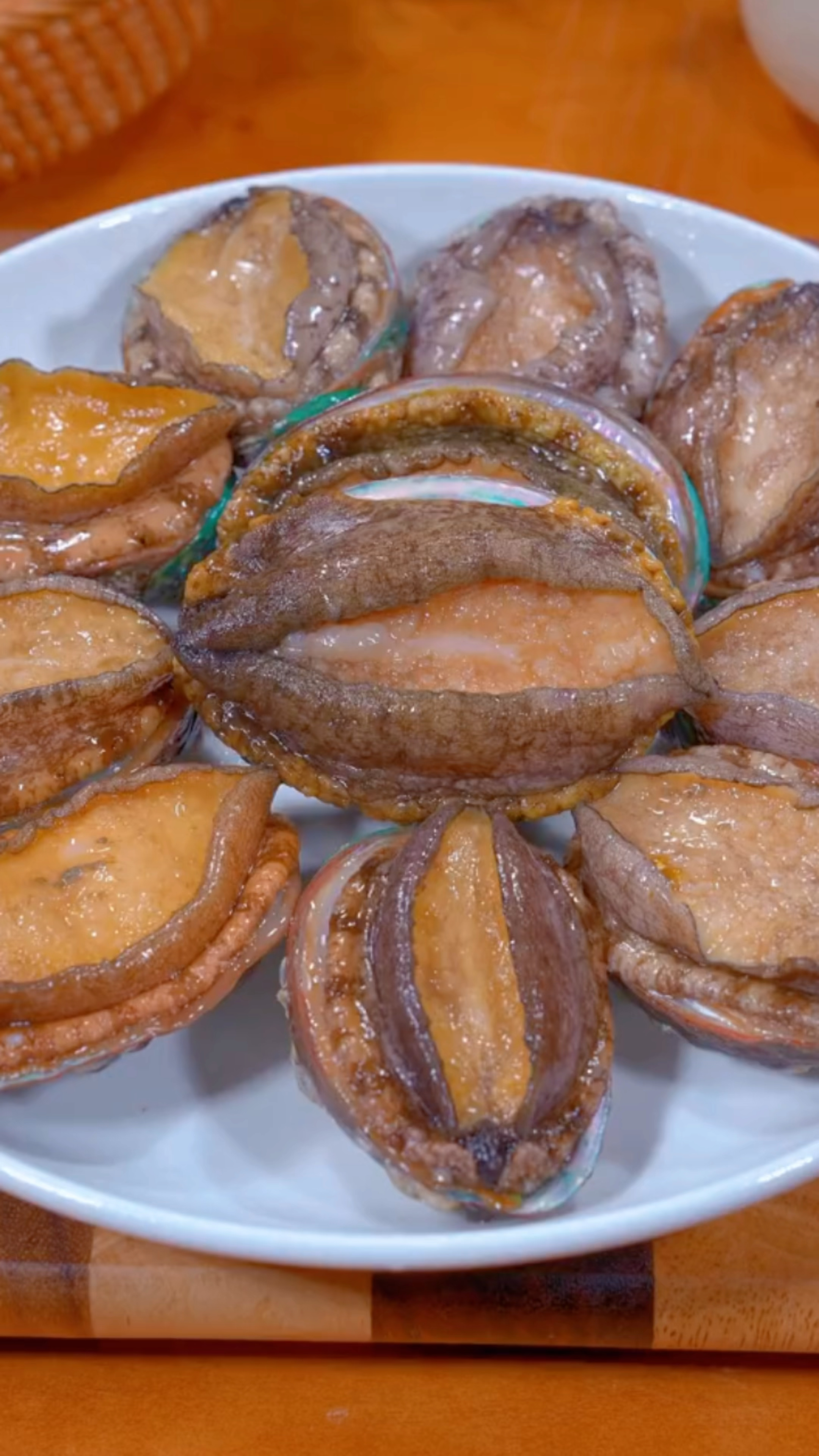 中秋国庆节家里来客,就像我这样做一道白灼鲍鱼,寓意一夜暴富