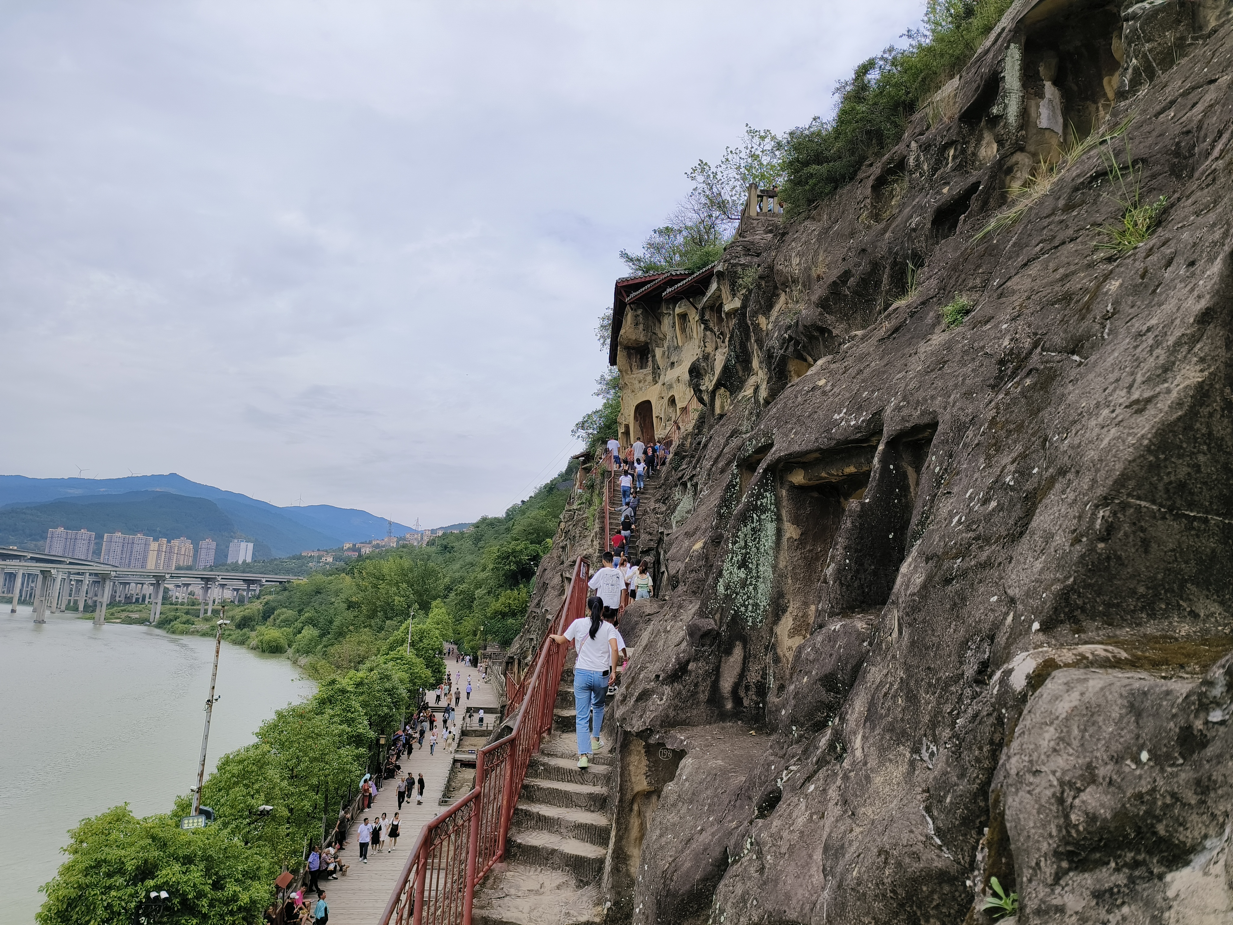 广元千佛崖景区,七千多尊佛像令人震撼