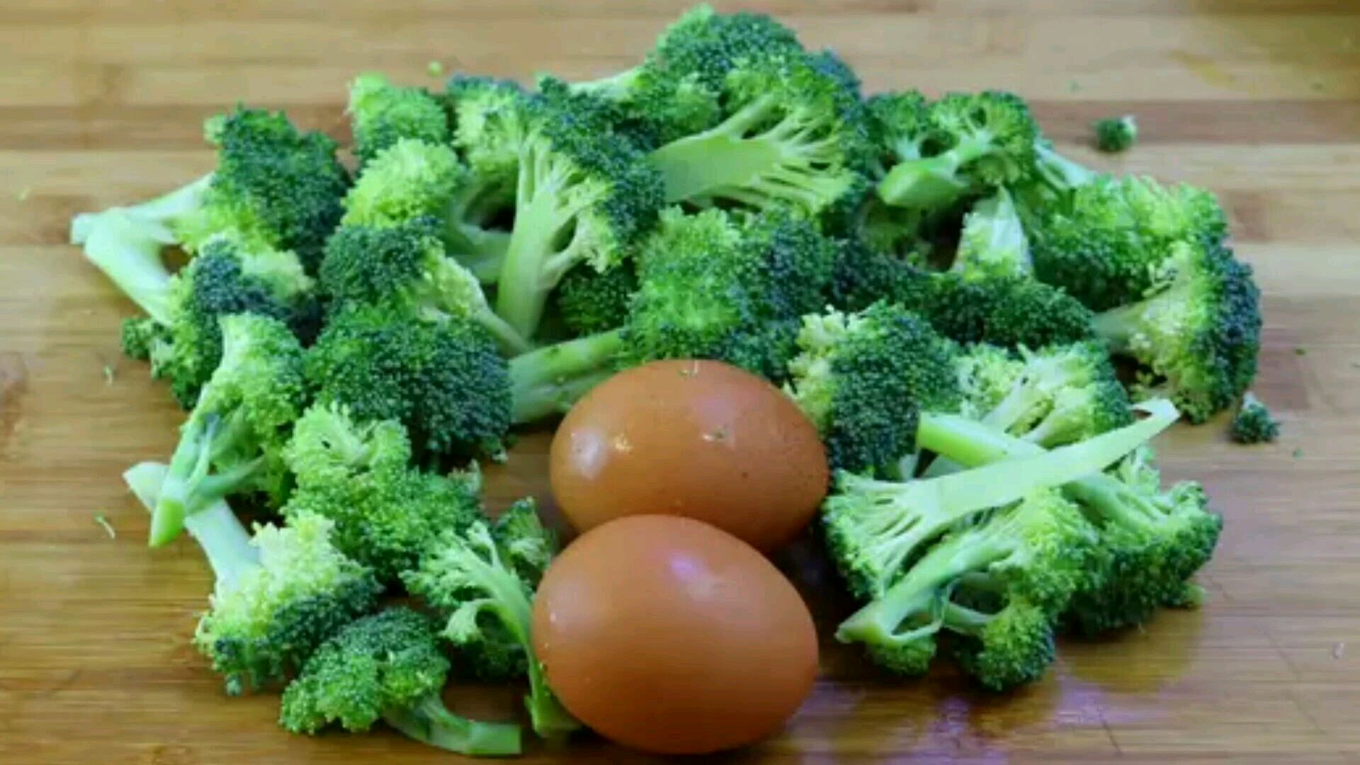 西兰花超好吃的做法,加入2个鸡蛋,营养丰富,出锅比吃肉还香