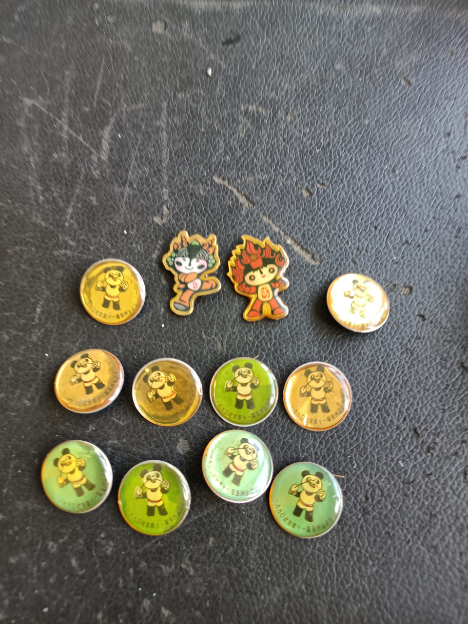 90年第十一届北京亚运会熊猫盼盼徽章  有10枚 通走可议 品相自观 30