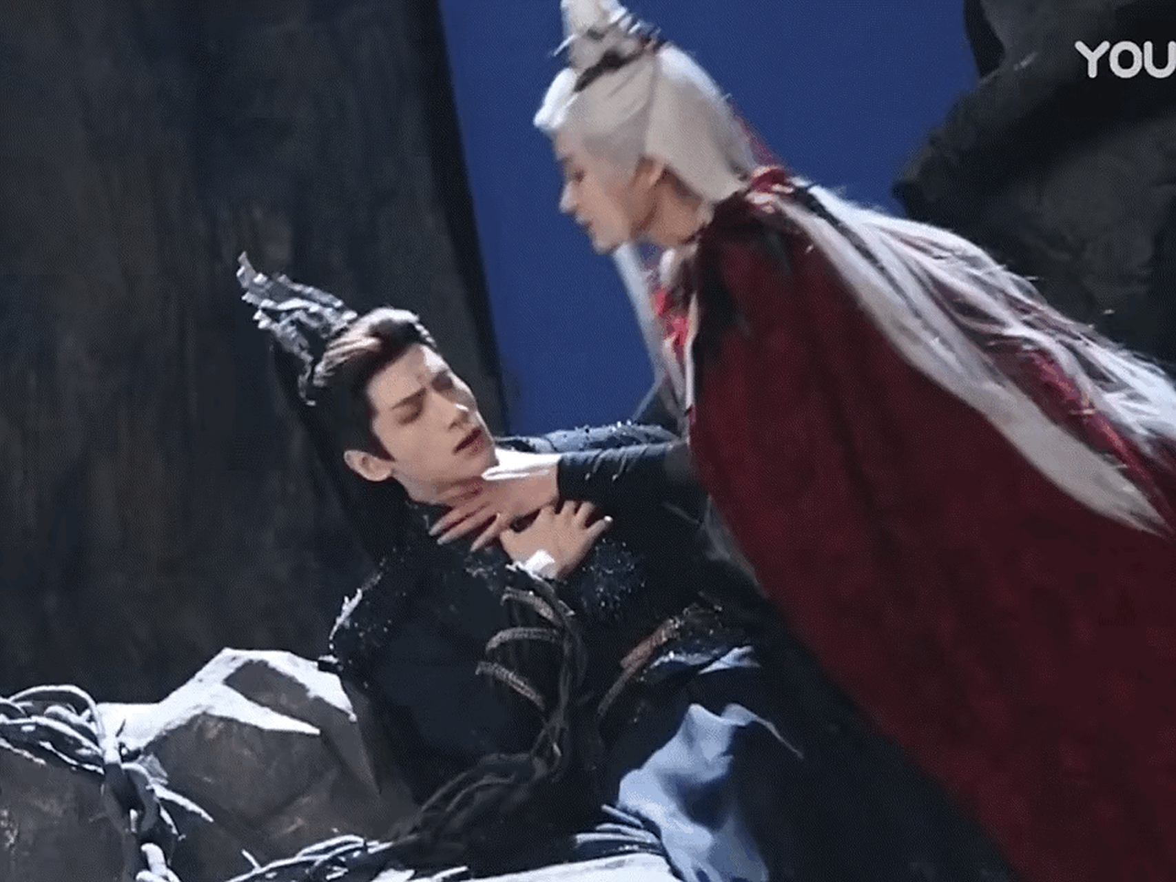 长月烬明这两张图看着98就很有意思,润玉和穗禾的缘分不浅啊 67