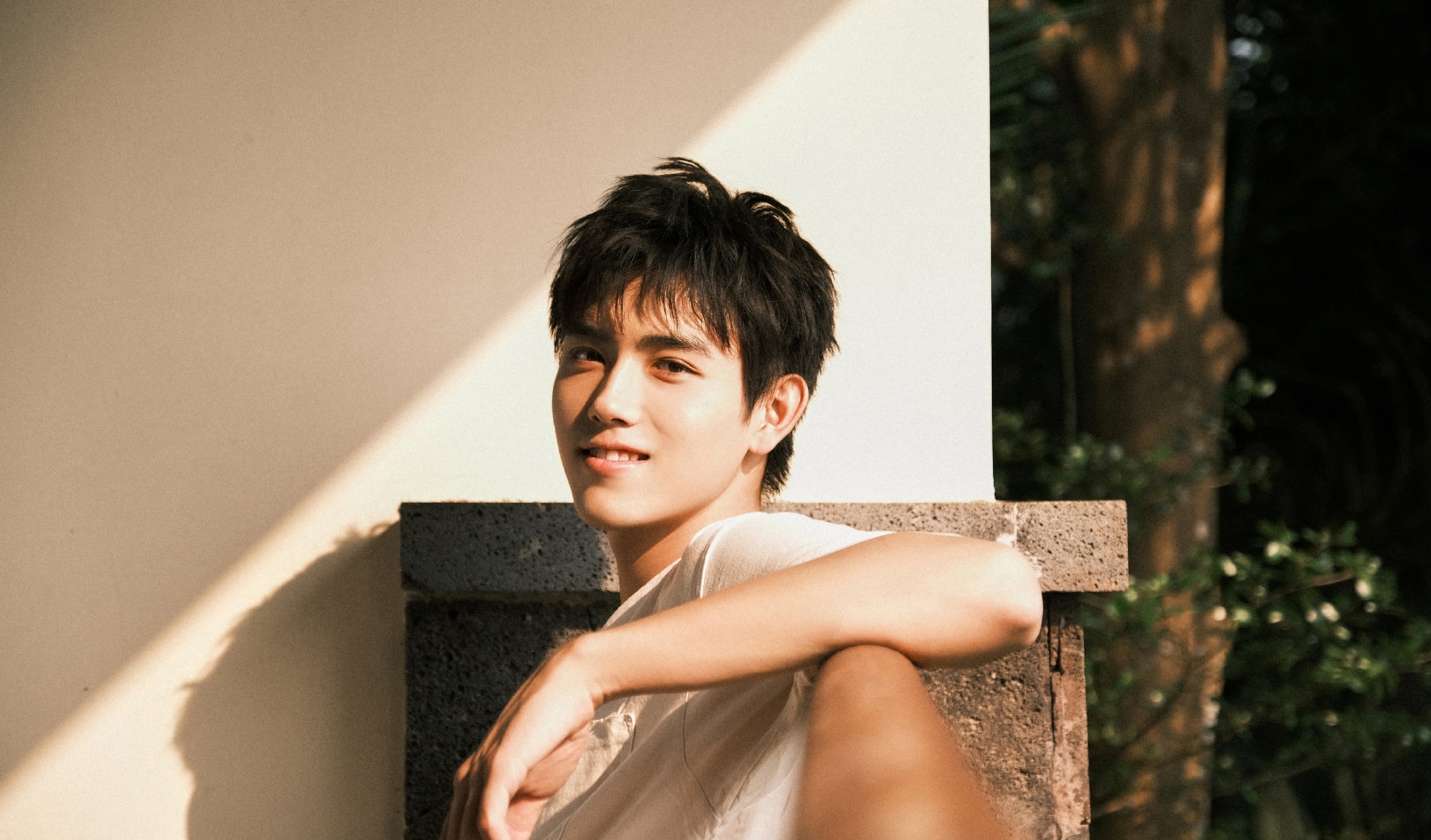 陈飞宇夏日短袖图片:你是我们的夏日限定