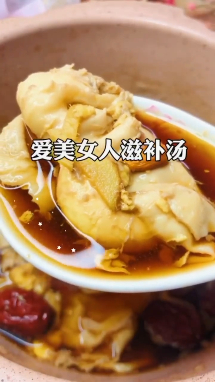 教程:红枣,生姜,老红糖,枸杞加水煮6分钟最后加入两个鸡蛋。一周两次,养出好气色