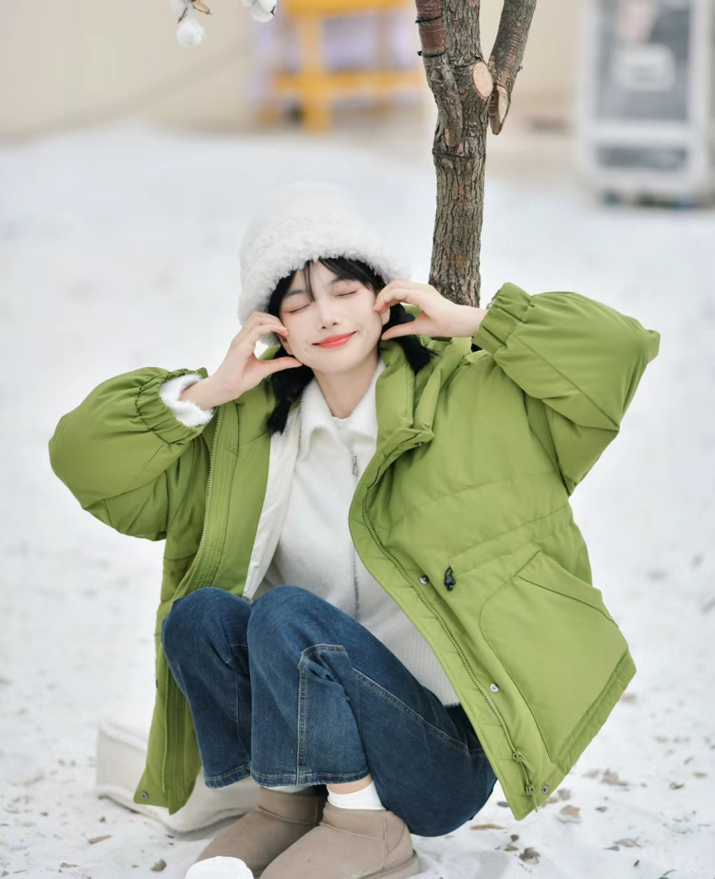 冬季穿搭也可以穿出清新的美感,但要选对服装的颜色,可以尝试浅绿色