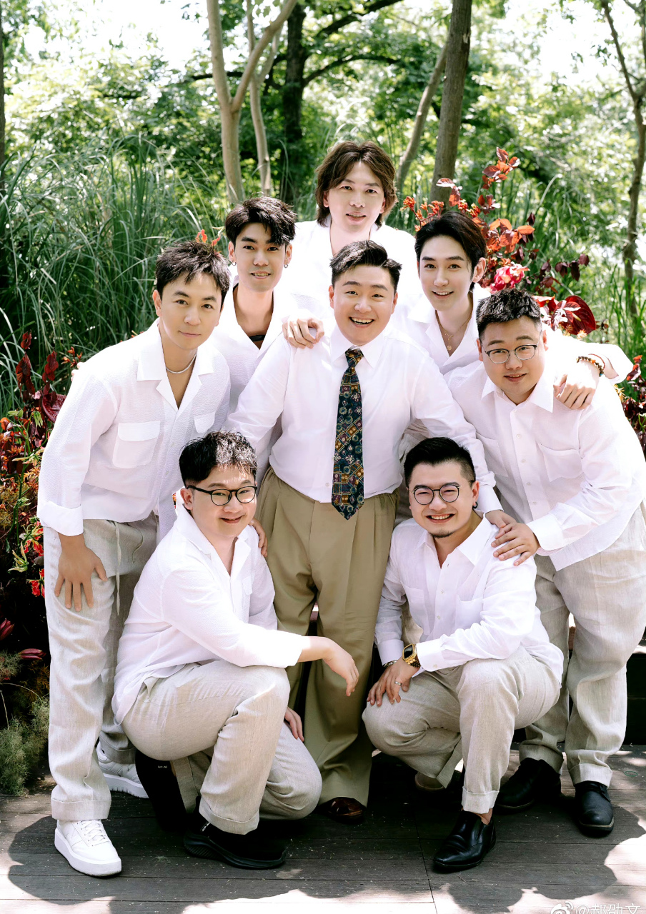 哇哦,释小龙给郝劭文当伴郎,爷青回啊,哎呀,不小心暴露年龄了[笑哭]