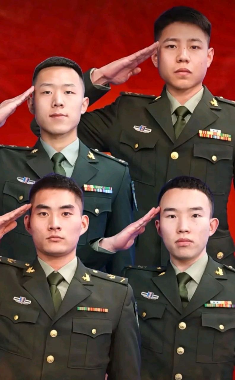 士官资历章分为正班级,两排资历章中间两颗星,副班级两排资历章旨间