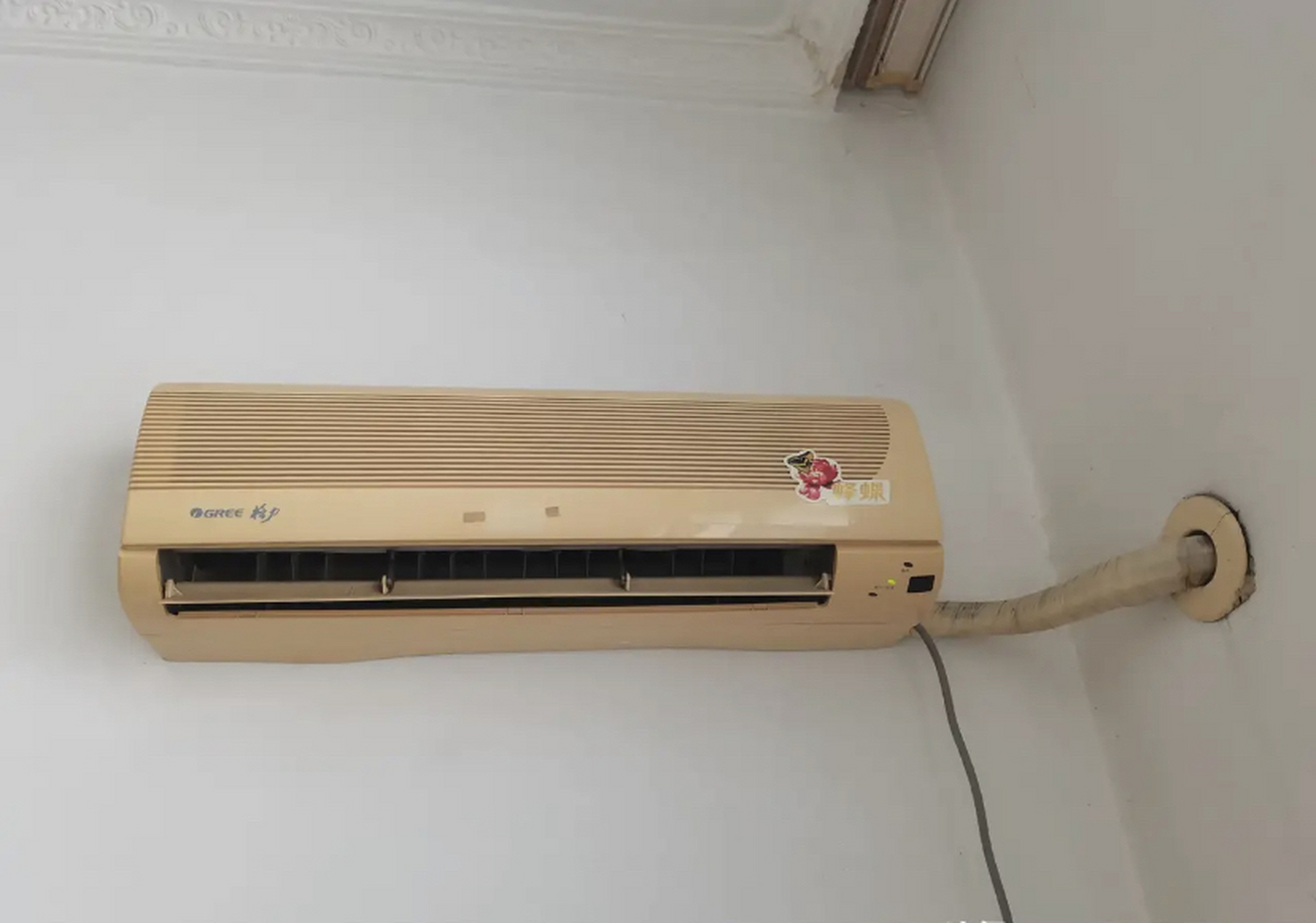 爷爷奶奶家的老格力空调 二十多年了 没有坏过 没有加过氟 当时不记得