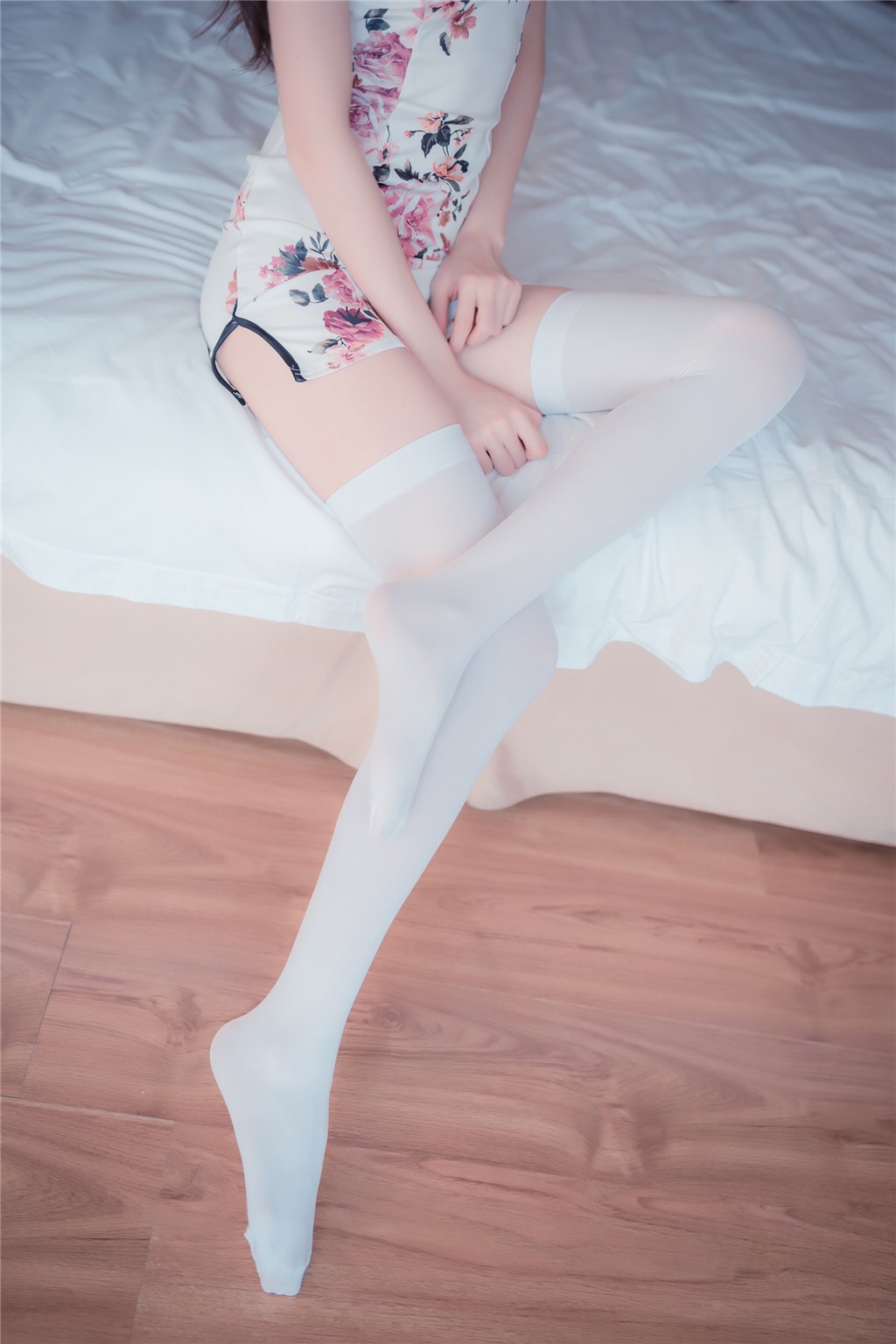 旗袍白丝袜 (34).jpg
