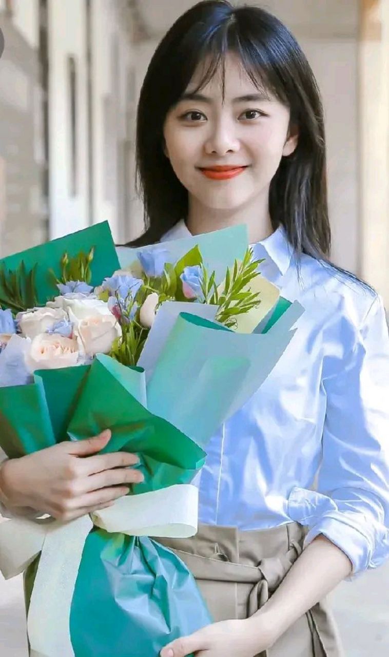 谭松韵漂亮可爱演技好!人品也好!喜欢她那天真烂漫活波可爱的形象!