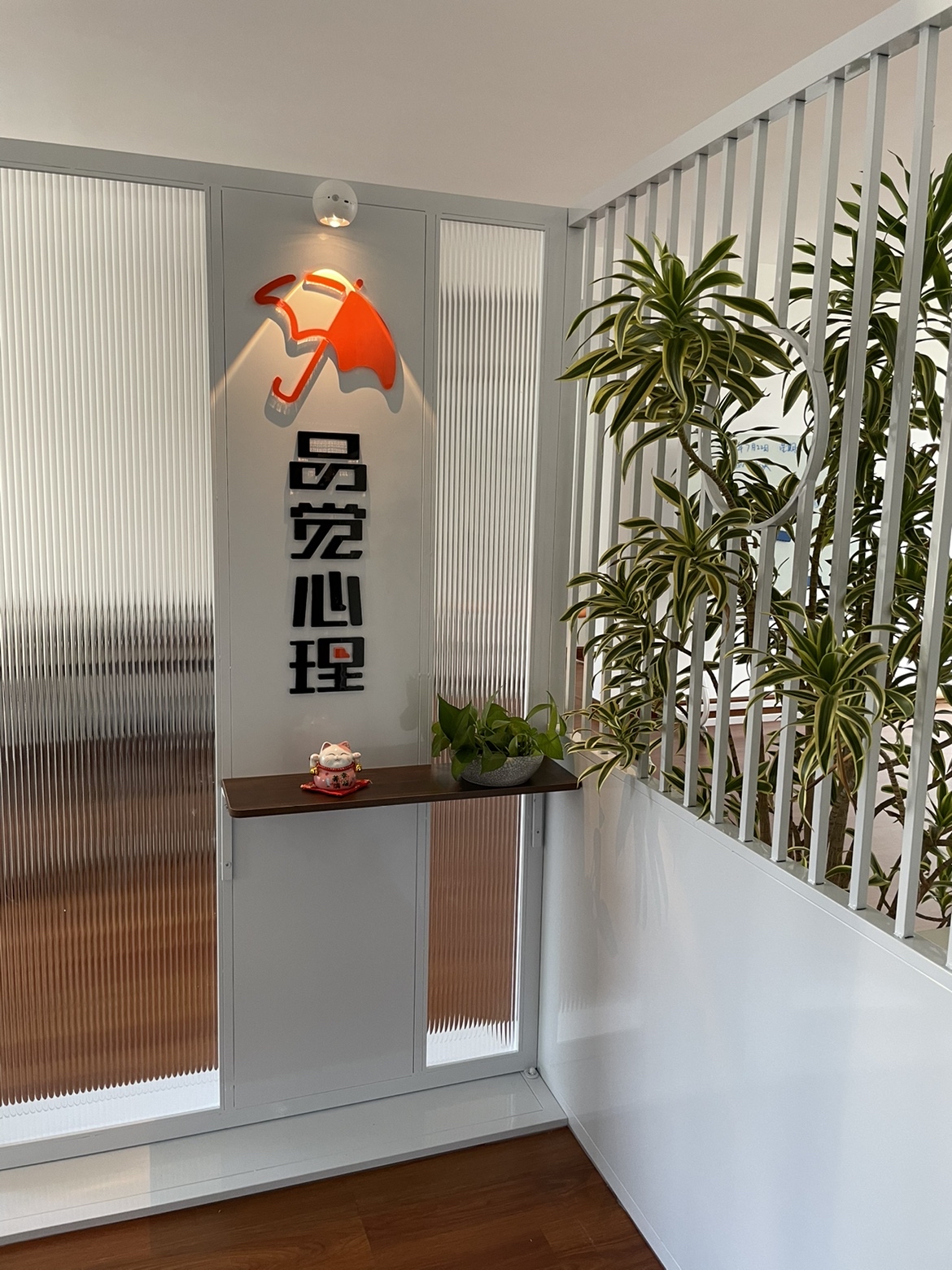 现代简约办公室铁艺屏风