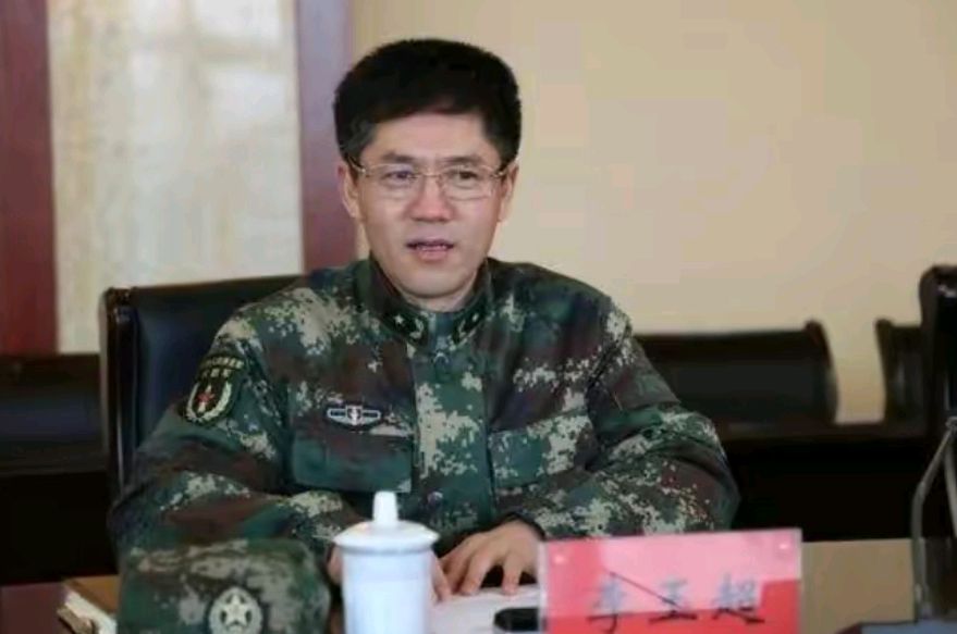 他曾任导弹旅旅长,两次参加大阅兵,现任火箭军司令,58岁升上将