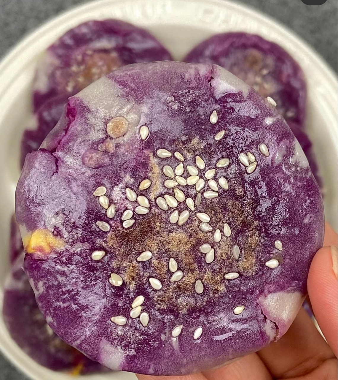 爆浆紫薯饼,奶香浓郁,美味可口.