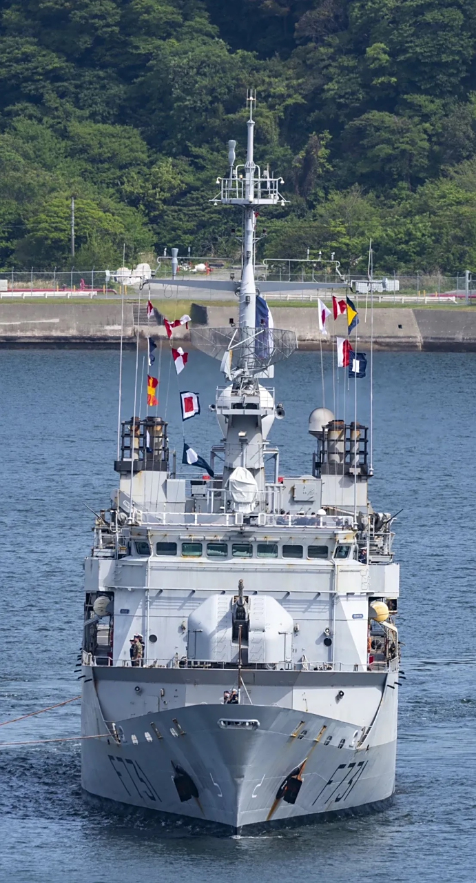 法国9193海军f731牧月号 花月级护卫舰 该级共建造了6艘,长93.