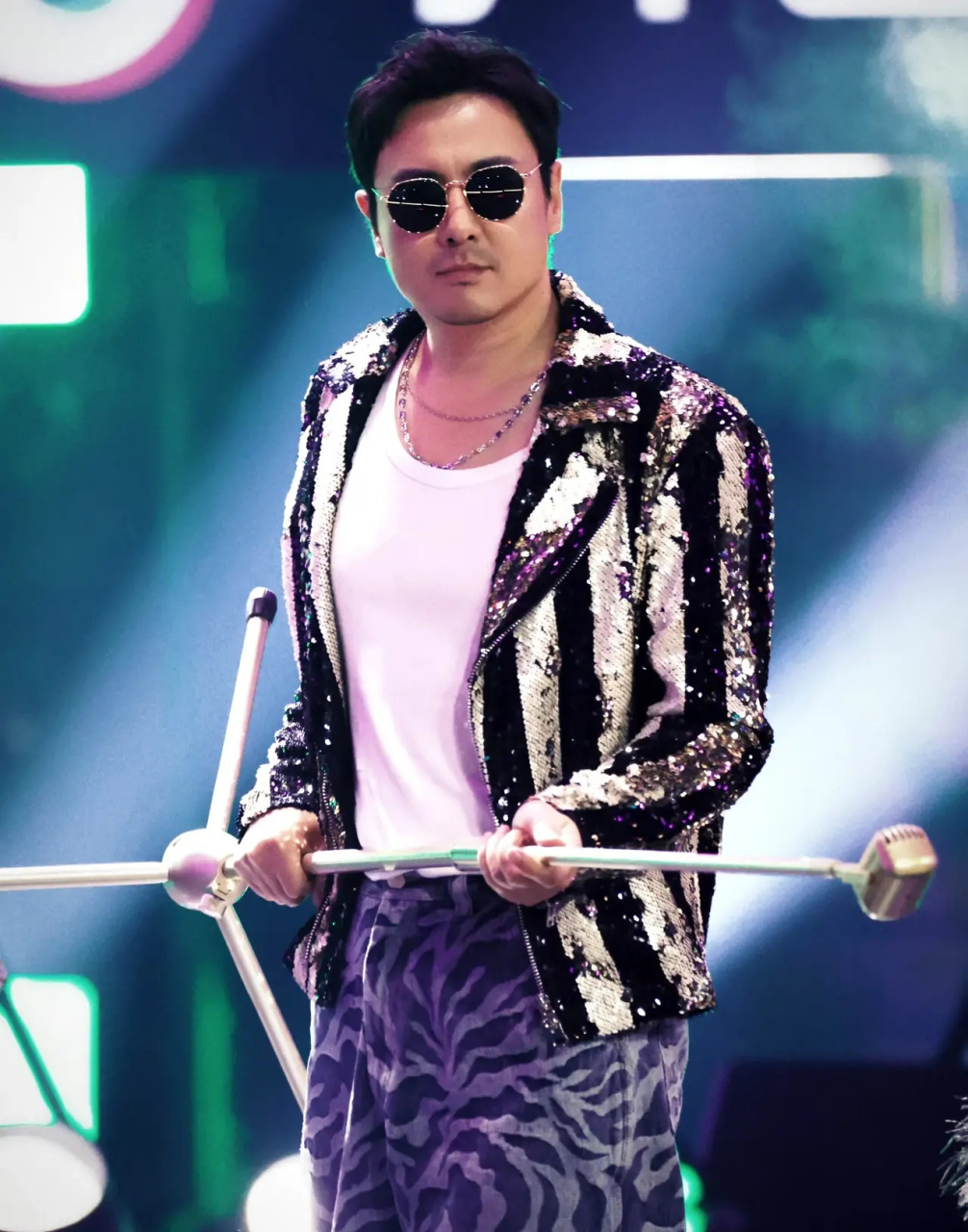 参与节目录制的嘉宾里面有我喜欢的沈腾和周也,真的好期待,有腾哥在的