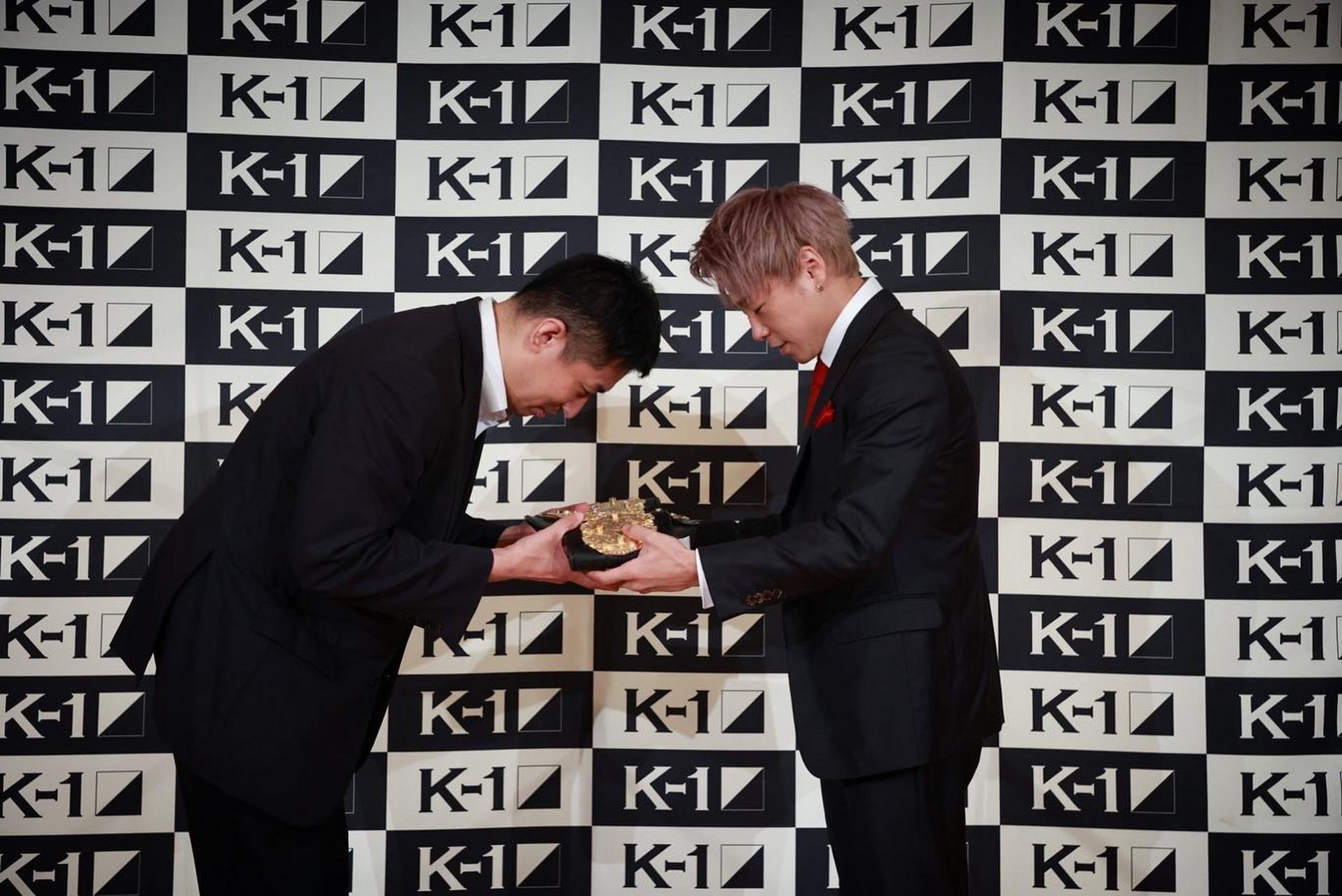 在败给那须川天心后,日本最强武尊向k1官方上交了金腰带,这场失利,给