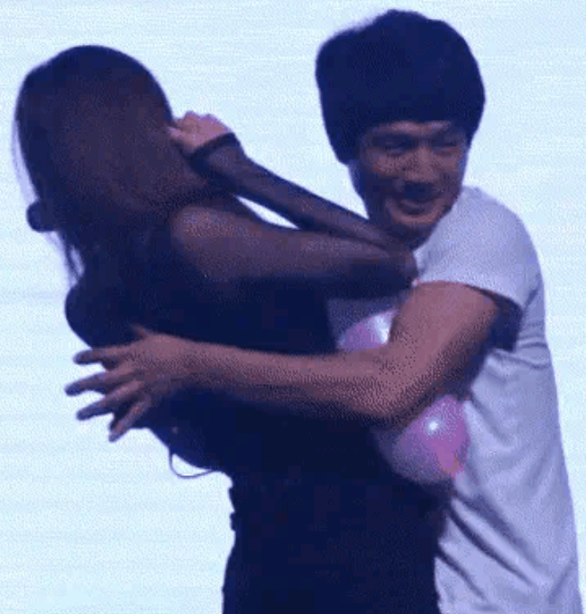 韩国女子组合exid上节目与粉丝互动"太大胆"!