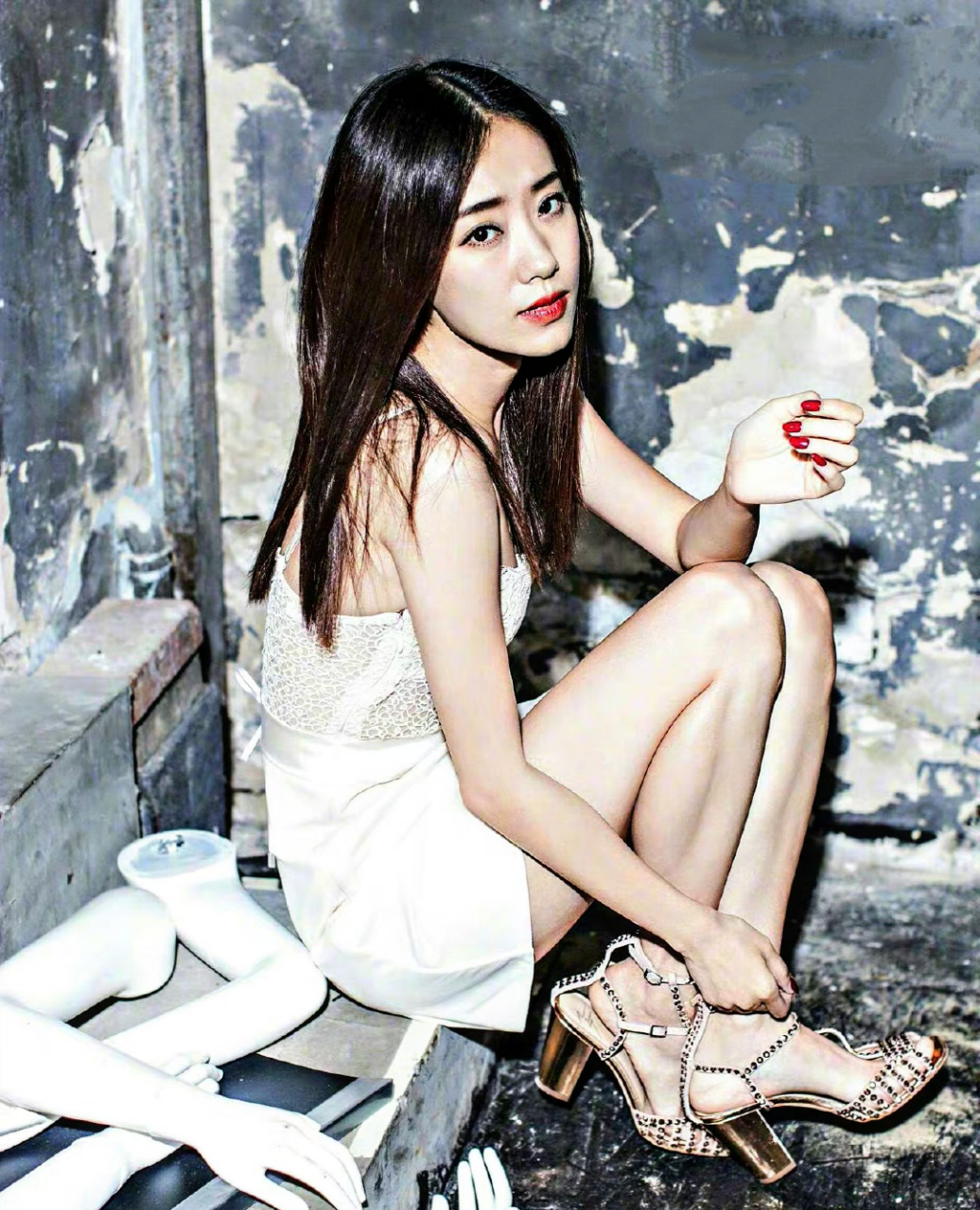 张小斐# 性感火辣的人间尤物,婀娜多姿的曼妙身材,白皙细嫩的大长腿