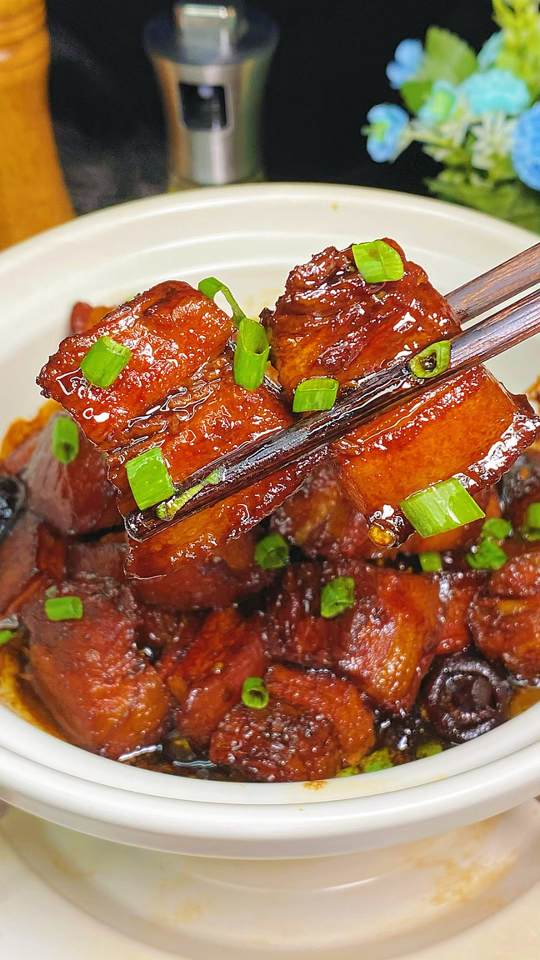 家庭版红烧肉做法,色泽红润 q弹软糯 肥而不腻!