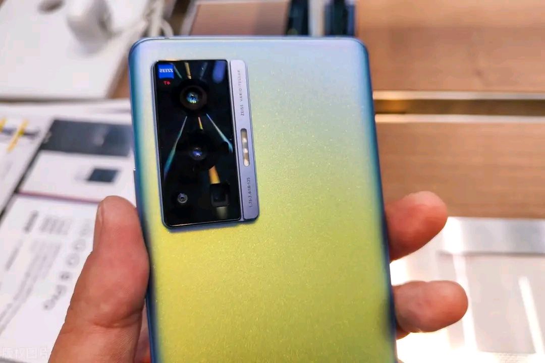 5000w像素比一亿像素的手机拍出的照片更清晰吗