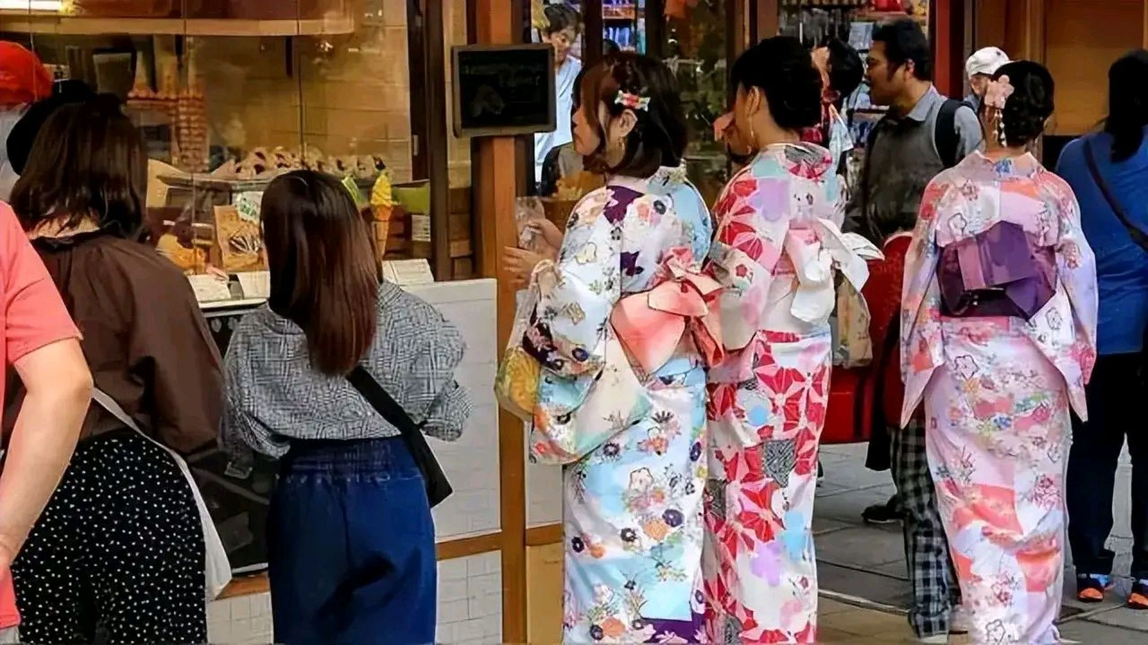 数十万日本人定居上海,最近都逐渐离开,日本留学生道出缘由