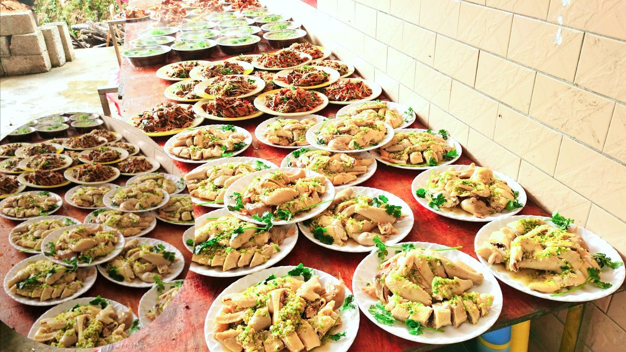 广西农村酒席300块一桌,比大城市一千块还要丰富,看看有什么菜谱