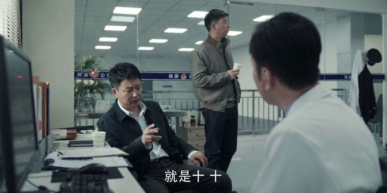 《扫黑风暴》何勇发现两个黑警却不说穿,这是为何?原因有二