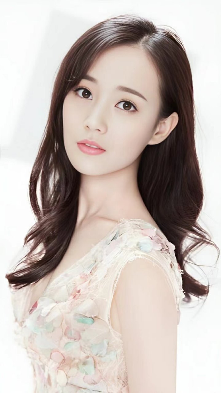 今天我们来聊聊美女明星李一桐,看看她的长相和演技是否值得称赞呢?