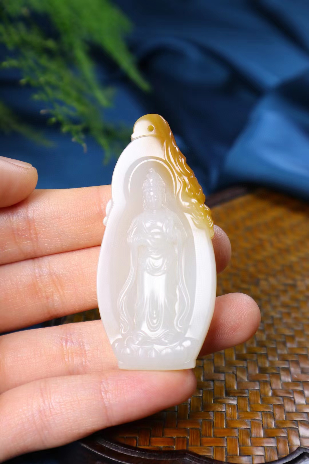 站莲观音   糖白玉 精选和田玉糖白玉挂件!