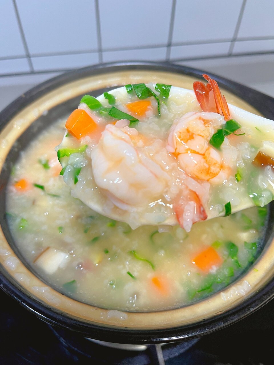 初中生早餐|||今天早餐:香菇虾仁粥 手抓饼 香菇虾仁做法,简单描述一