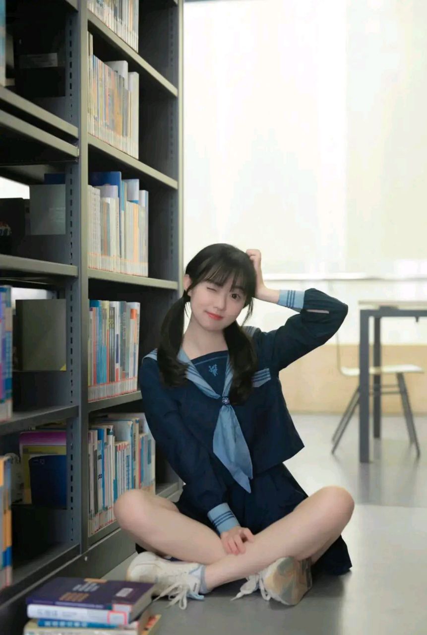 这辈子穿过的最美的衣服,就是这件百褶裙校服了!