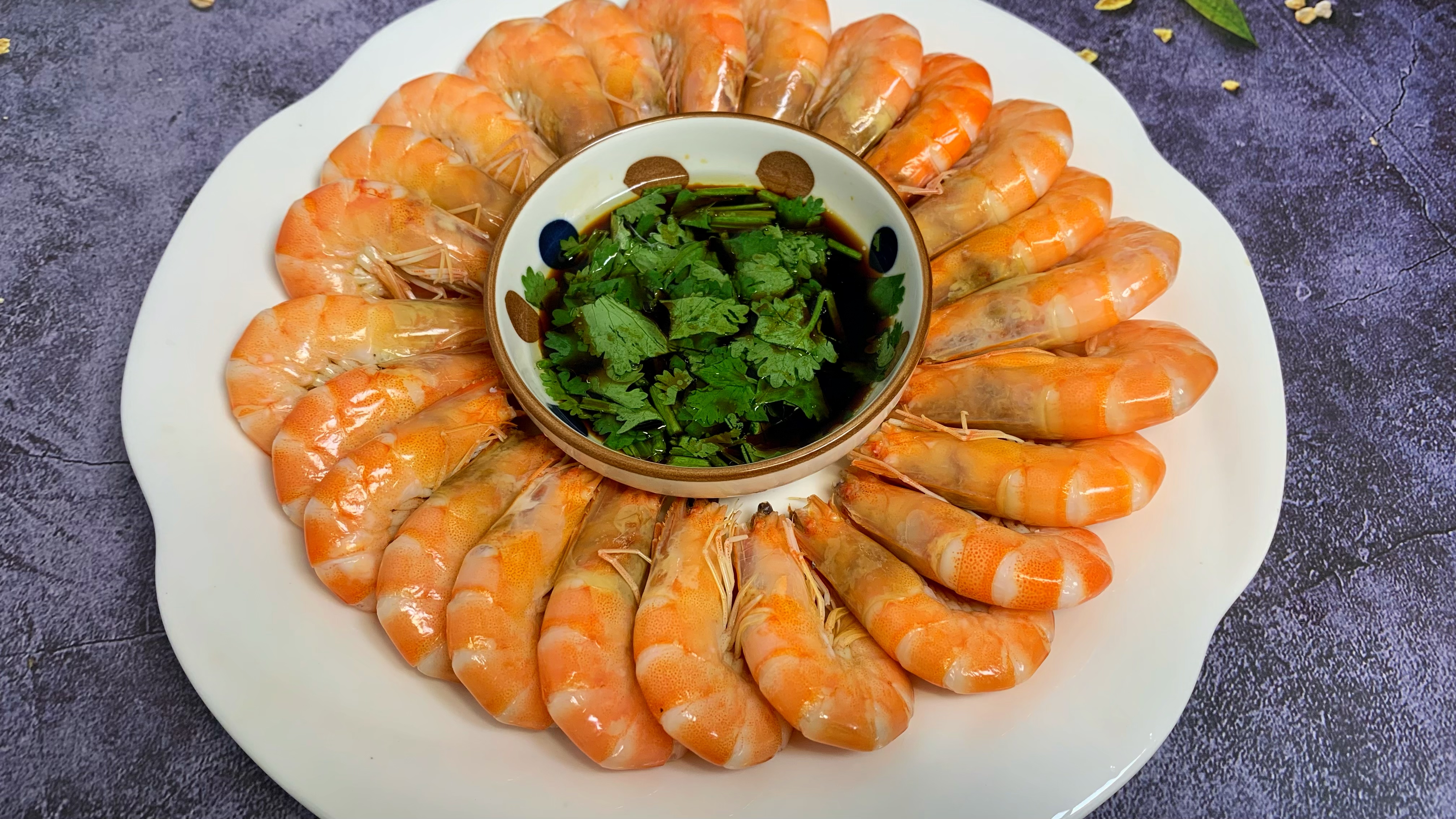 大厨教你白灼大虾这样做,肉质鲜嫩Q弹无腥味,比饭店做的还好吃